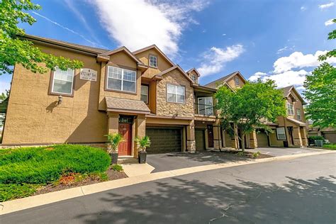 Village at Lionsgate Apartments For Rent in Overland .